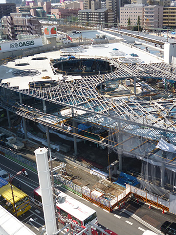 駅舎工事の鉄骨架構